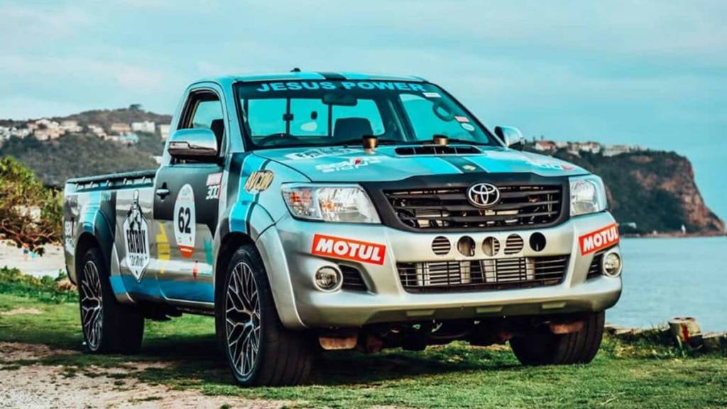 Hilux v12 monstra