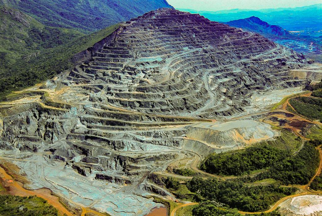 Deslocamento vertical em minas pode chegar aos 400 m em locais como a Serra dos Carajás (PA)