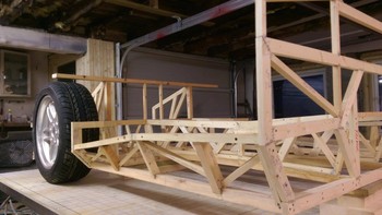 Aventura começou com a construção de uma estrutura de madeira