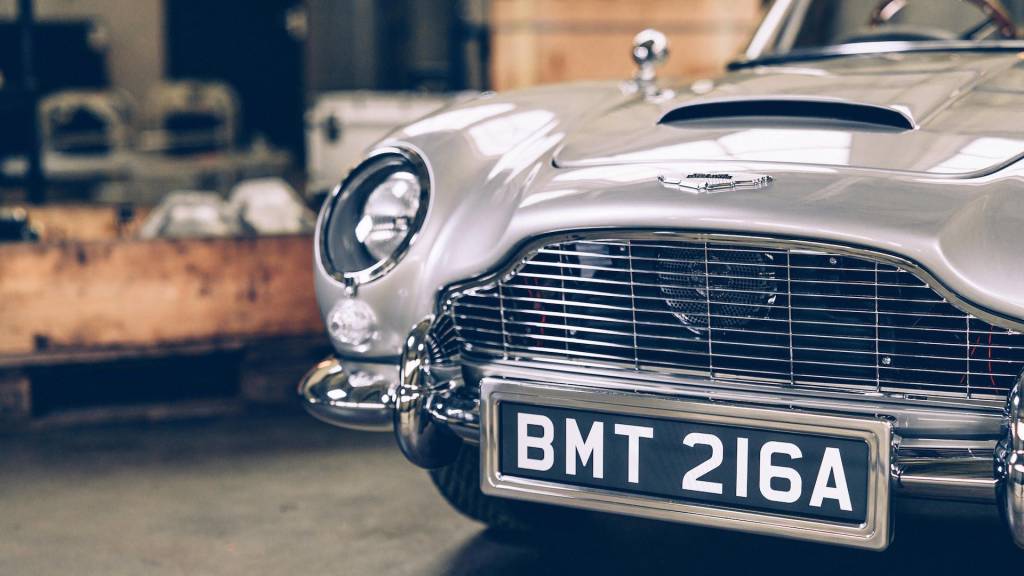 Aston Martin DB5 Junior prata visto 3/4 de frente