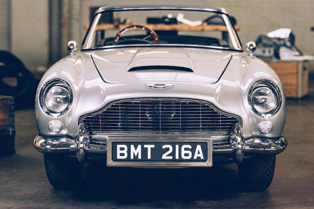 Aston Martin DB5 Junior prata visto de frente