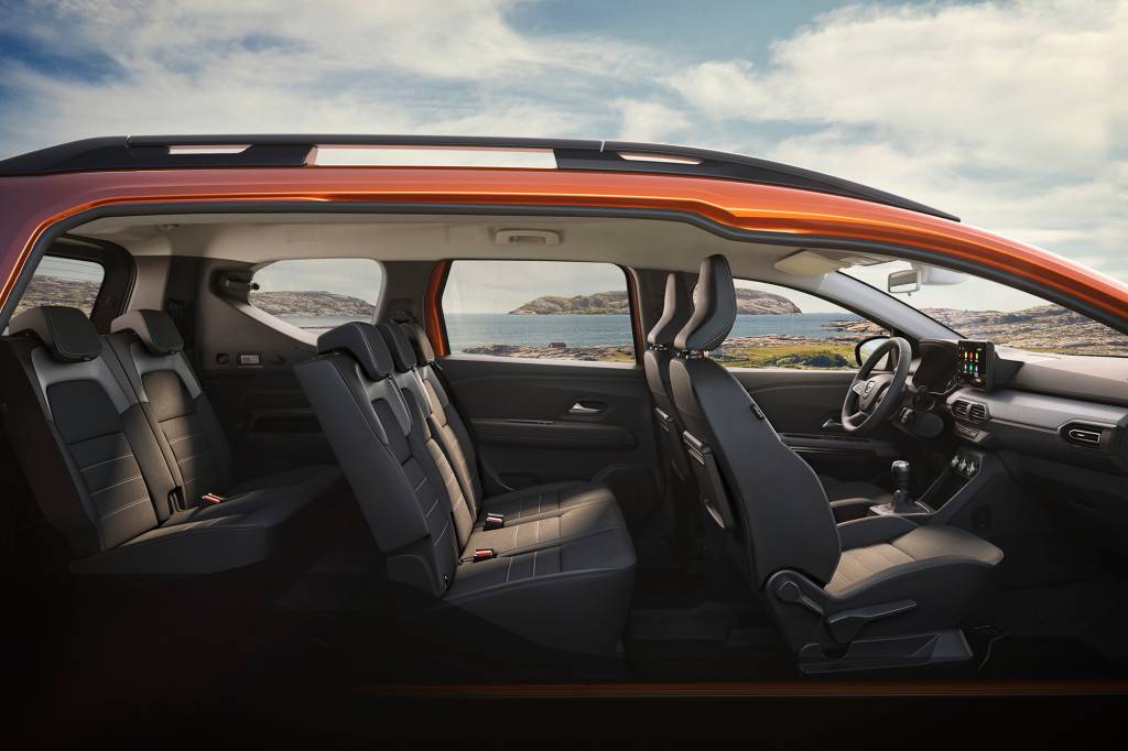 DACIA JOGGER 1 Visual interno das três fileiras da Dacia Jogger