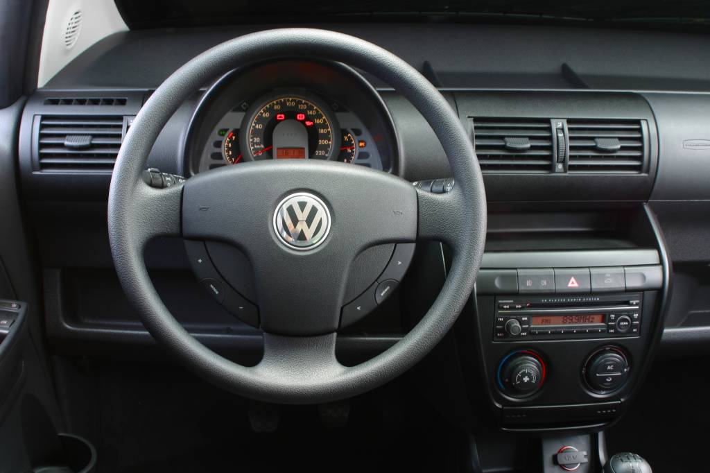 Interior do Fox 1.6 Sportline da Volkswagen, testado pela revista Quatro Rodas. Interior do Fox 1.6 Sportline