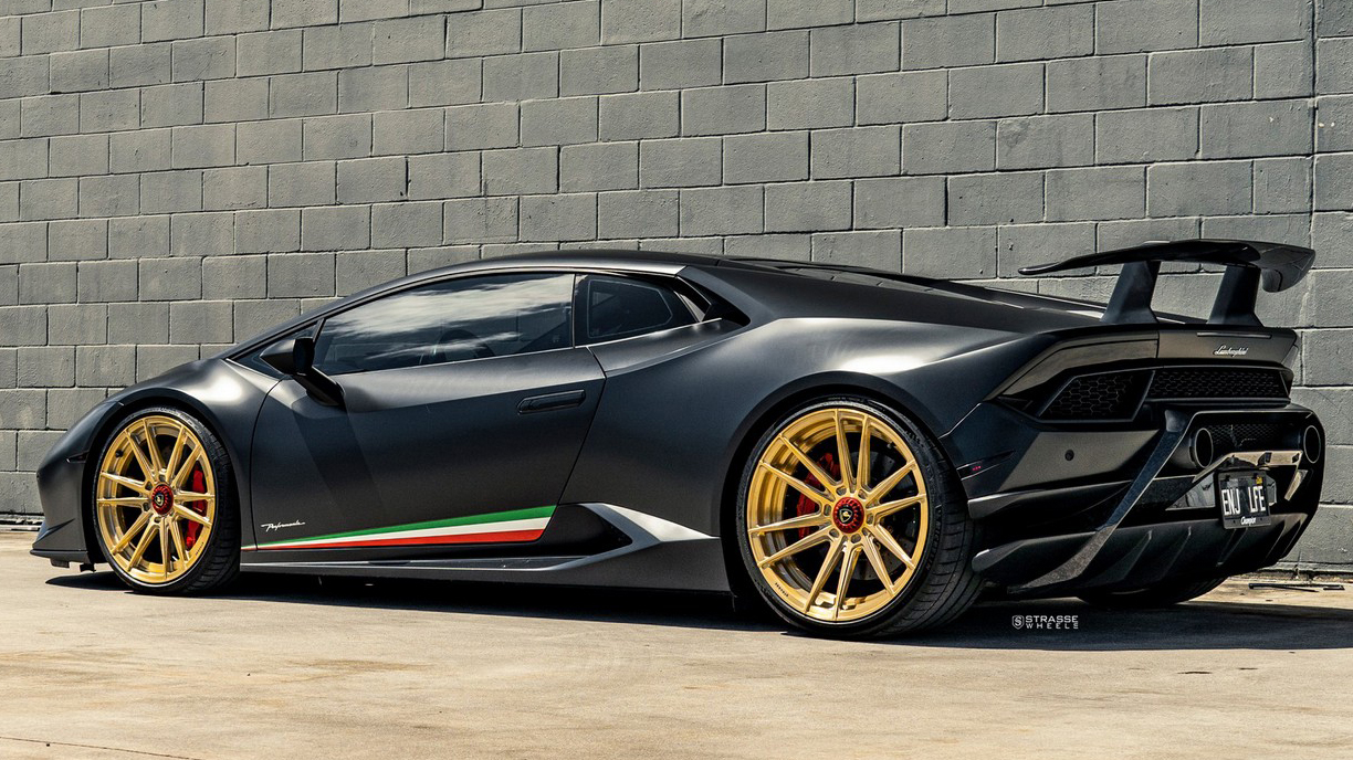 Black Lamborghini Huracán Performante 3/4 front view