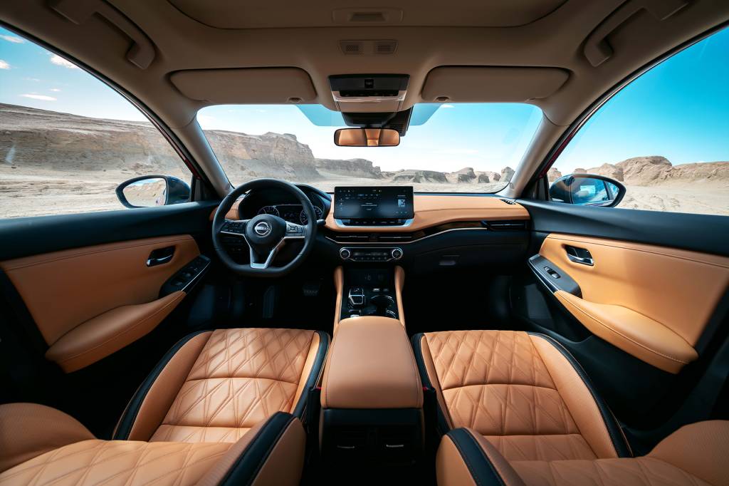 Interior do Nissan Sentra 2022 dourado