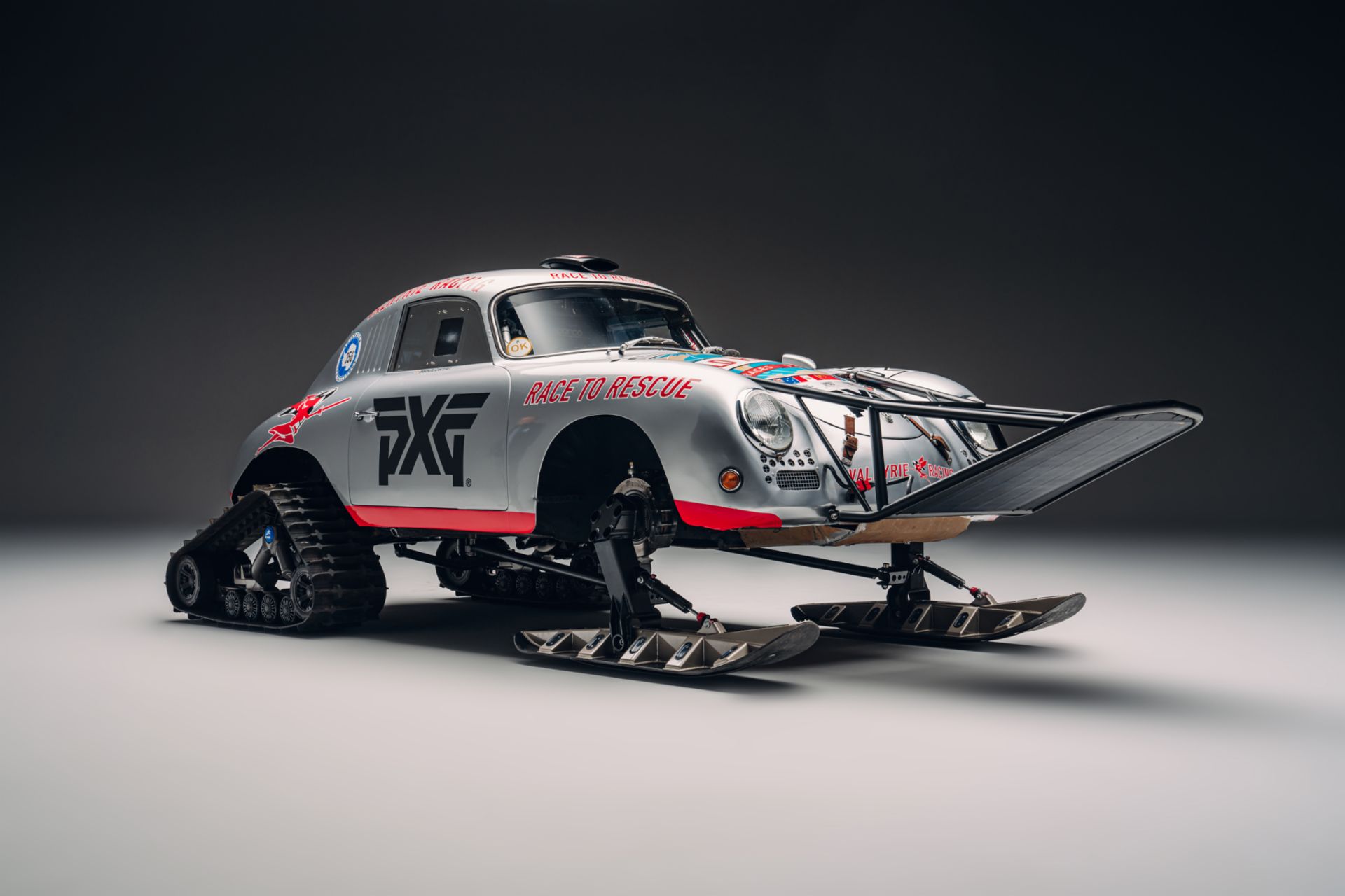 Porsche 356 troca pneus por esteiras para “rali humanitário” na Antártida