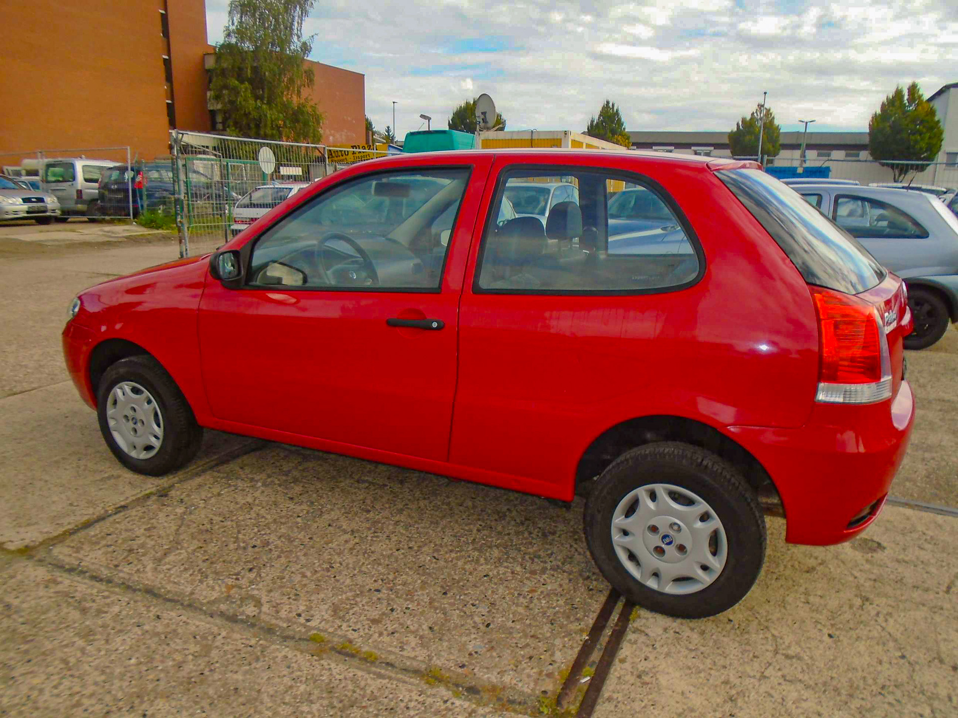 Reportagem encontrou, no Brasil, outros Fiat Palio quase idênticos ao vendido na Alemanha. Sempre mais rodados e mais caros