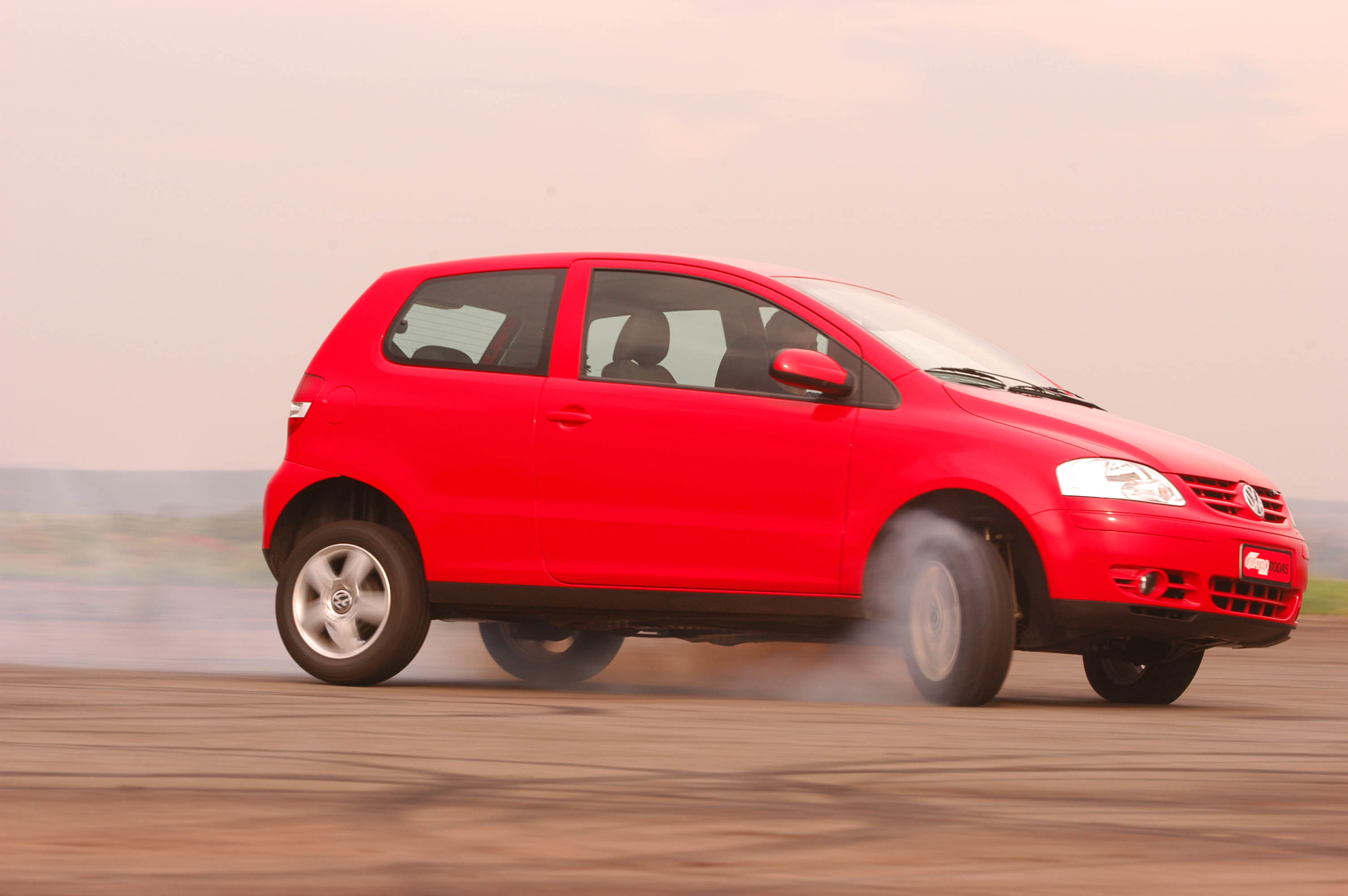 Fox 1.6 Sportline, da Volkswagen, testado pela revista Quatro Rodas. fox