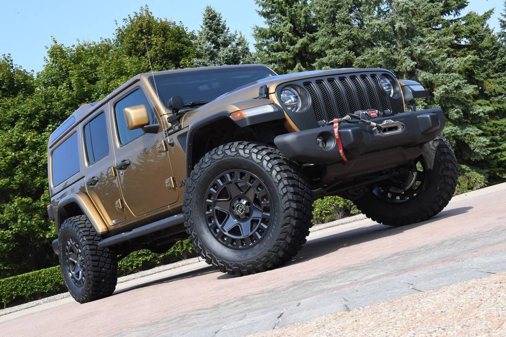 Jeep Wrangler Sahara Overlook bronze visto 3/4 de frente