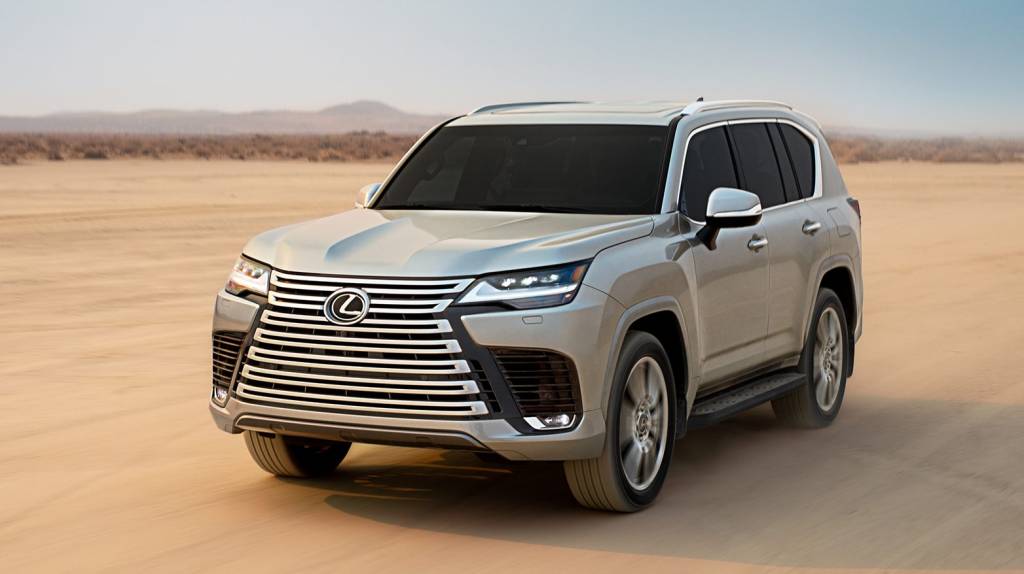 Novo Lexus LX 600 tem grade em forma de barbeador e central com duas telas