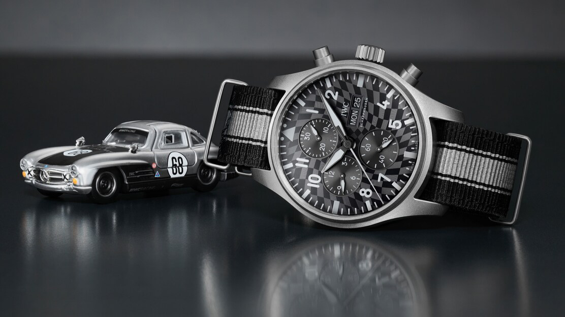 Relógio com miniatura de Mercedes-Benz SL 300 prata