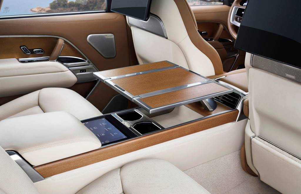 RANGE ROVER 2022 7 Interior do Range Rover 2022 visto da segunda fileira