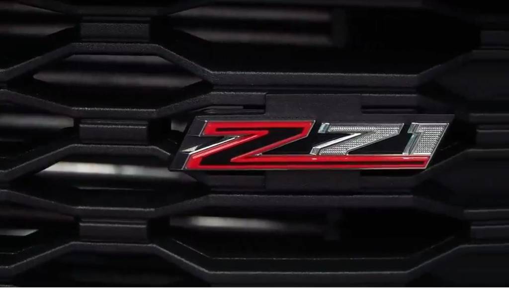 Detalhe do Z71 estilizado na grade frontal da S10