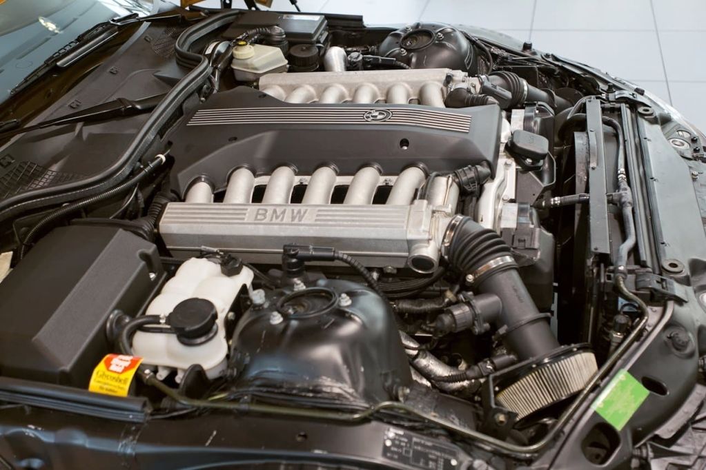 Detalhe motor V12 do BMW Z3