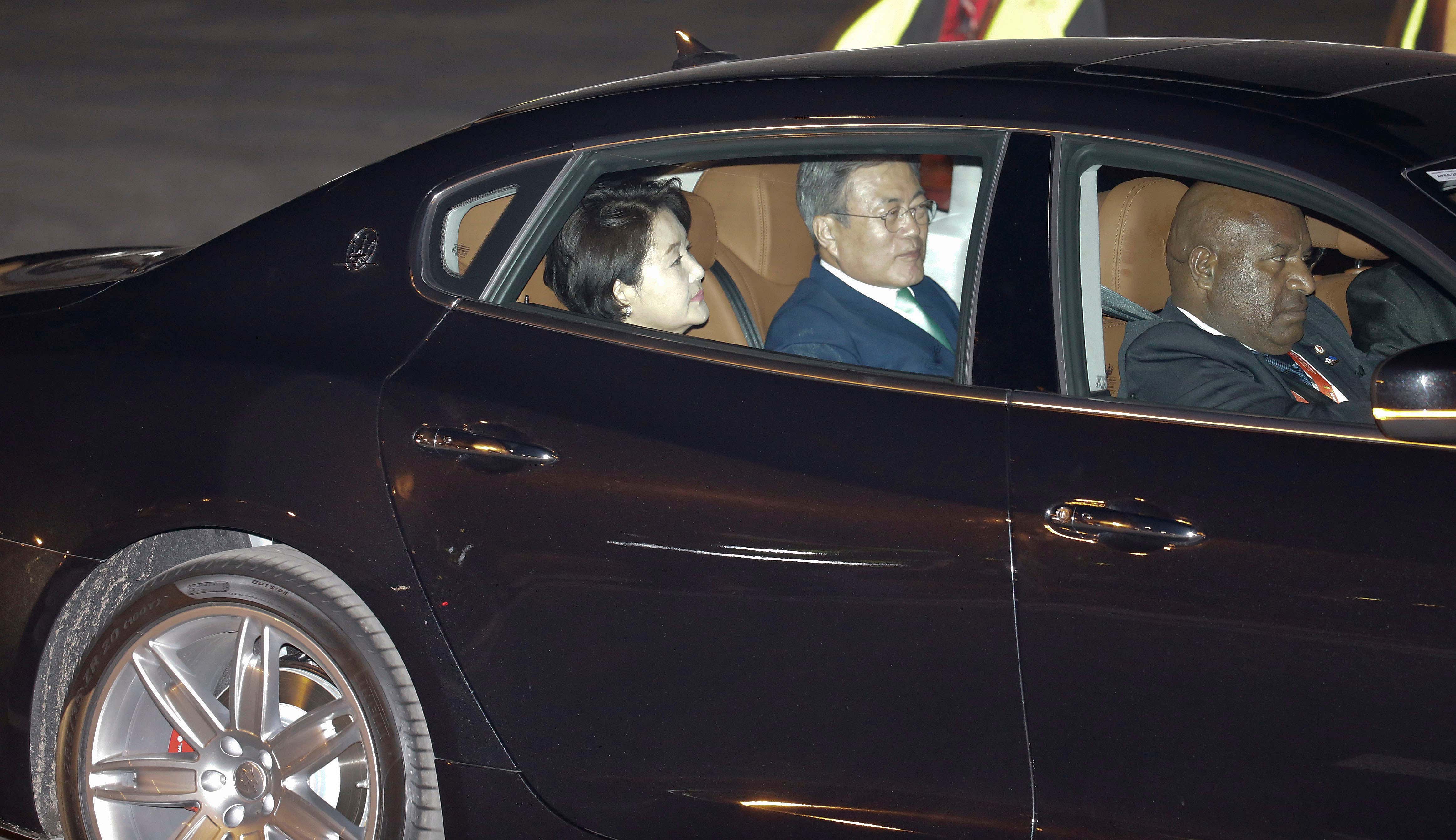 Presidente da Coreia do Sul, Moon Jae-in, em um dos Maserati
