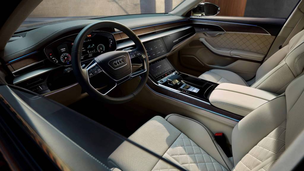 Audi A8L Horch (11) Motorista conta tecnologias de auxílio à direção mais novas da Audi