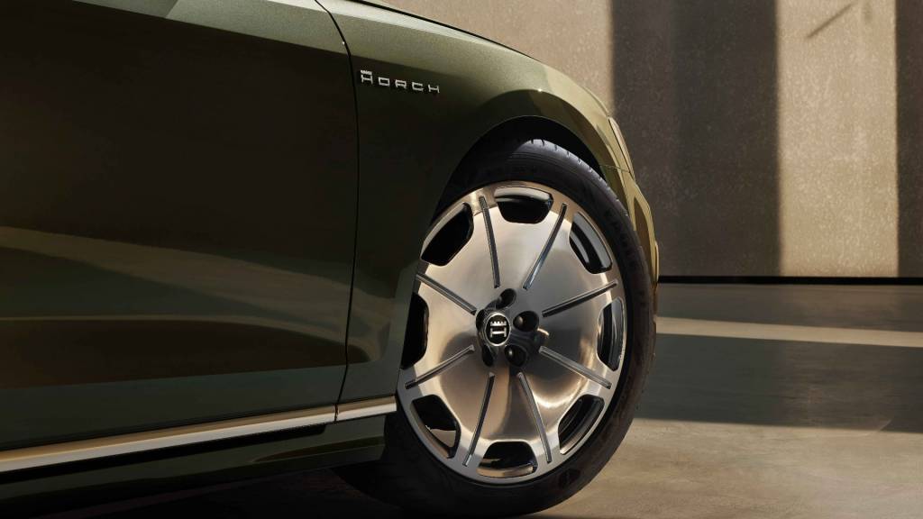 Audi A8L Horch (9) Rodas de 20'' trazer emblema da outra montadora criadora pelo fundador da Audi