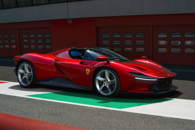 Ferrari-Daytona-SP3-1
