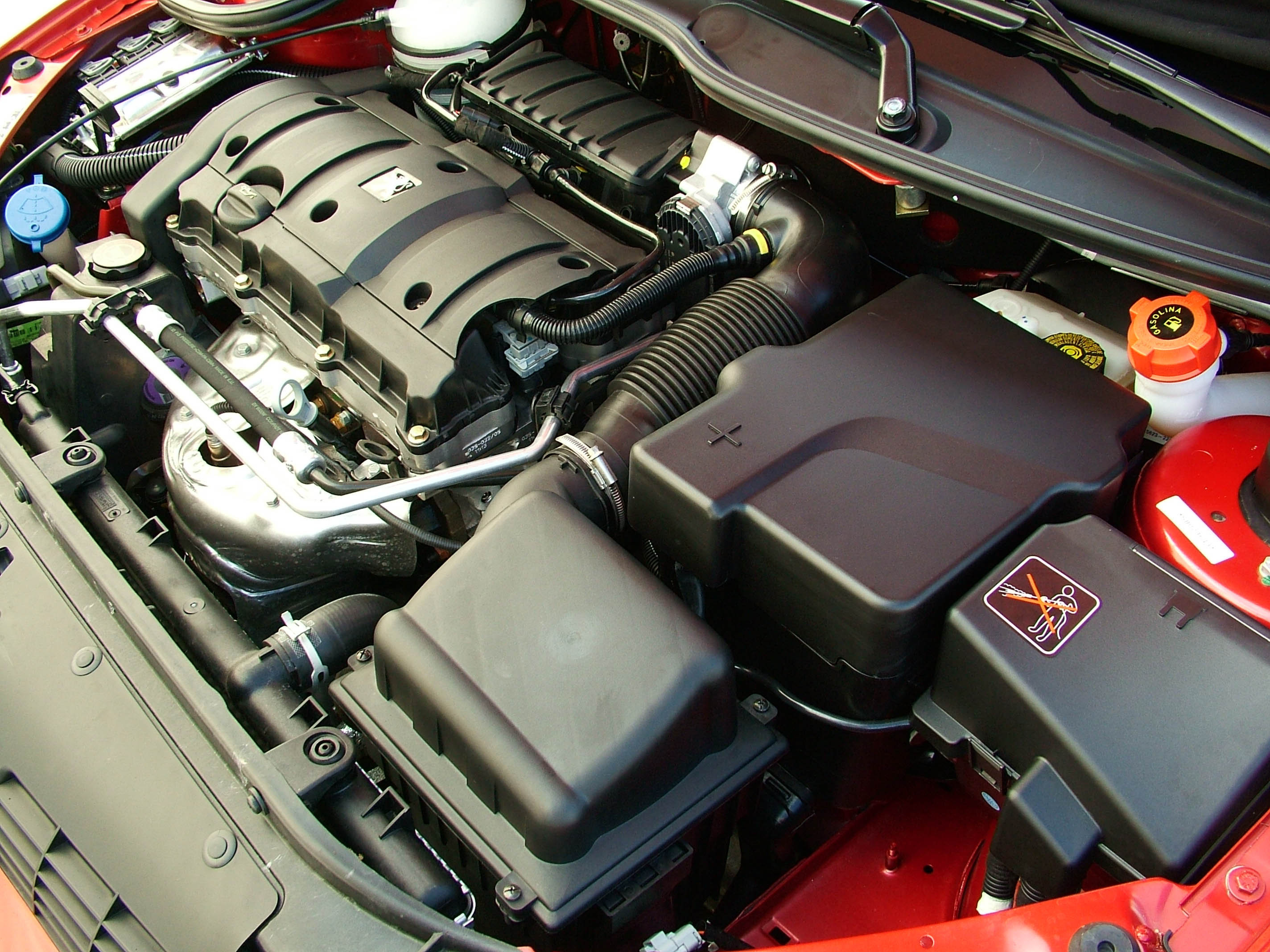 Motor do 206 1.6 16V Flex Feline da Peugeot, modelo 2005, testado pela revista Quatro Rodas.