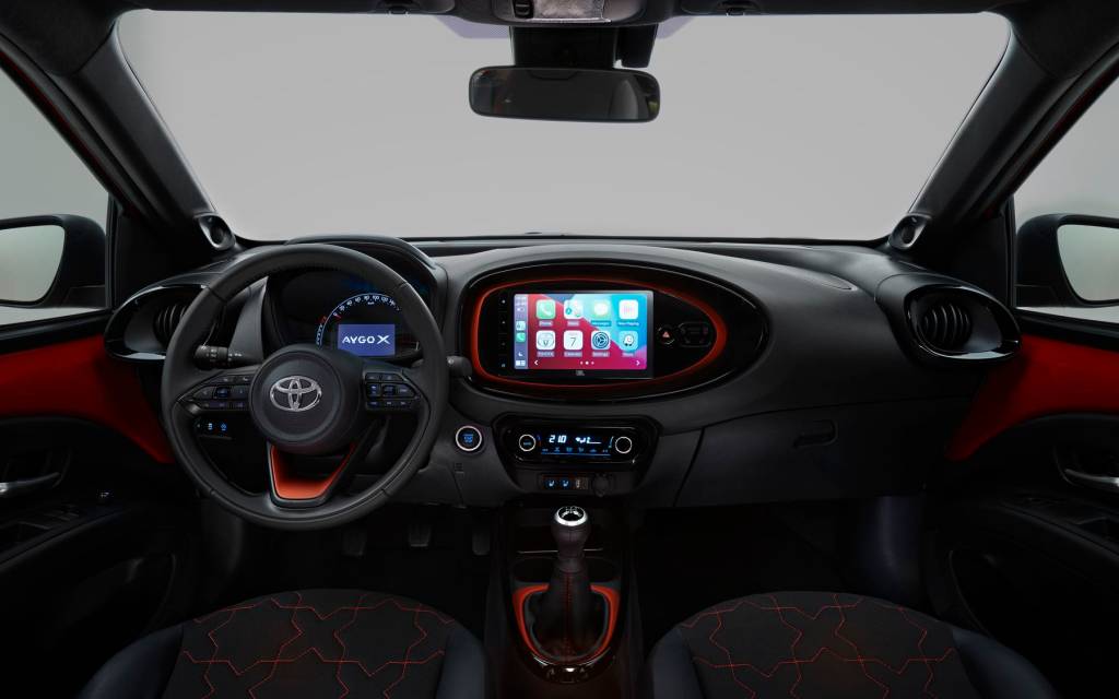 Toyota Aygo X 11 Interior não faz questão de ser discreto