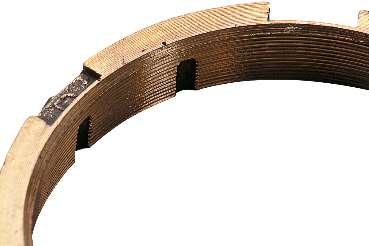 Detalhe de anel sincronizador do câmbio do Effa M100 1.0, da Effa, após desmonte do teste de longa duração da revista Quatro Rodas.