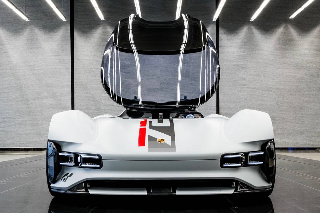 Porsche Vision GT branco visto de frente