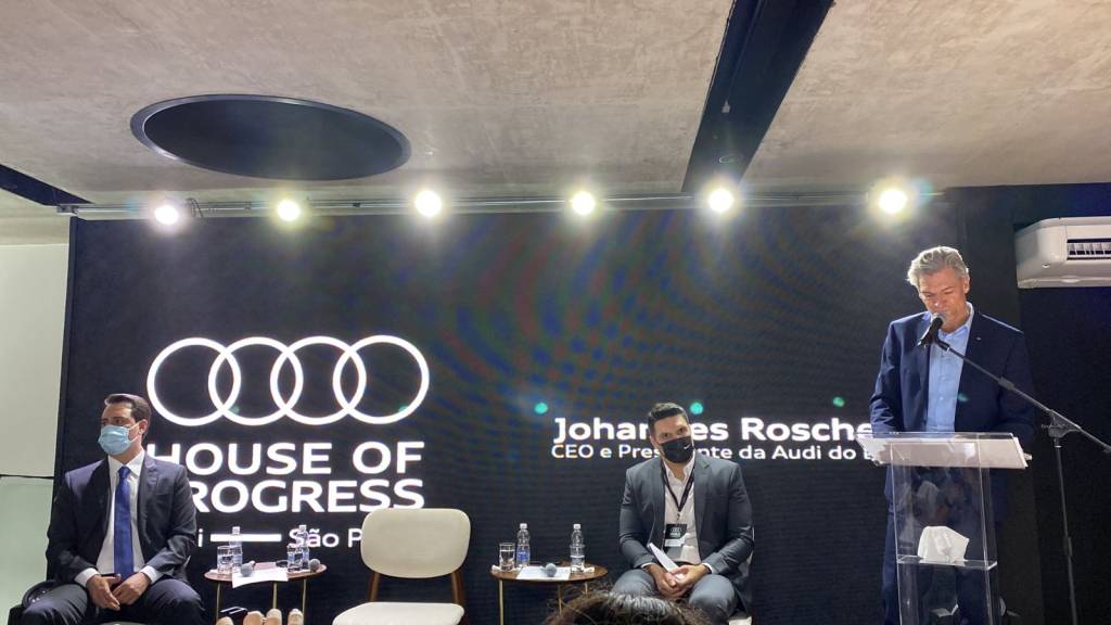 Presidente da Audi, Johannes Roscheck, junto com Ratinho Jr, governador do estado do Paraná e Abílio Oliveira, presidente da Assoaudi