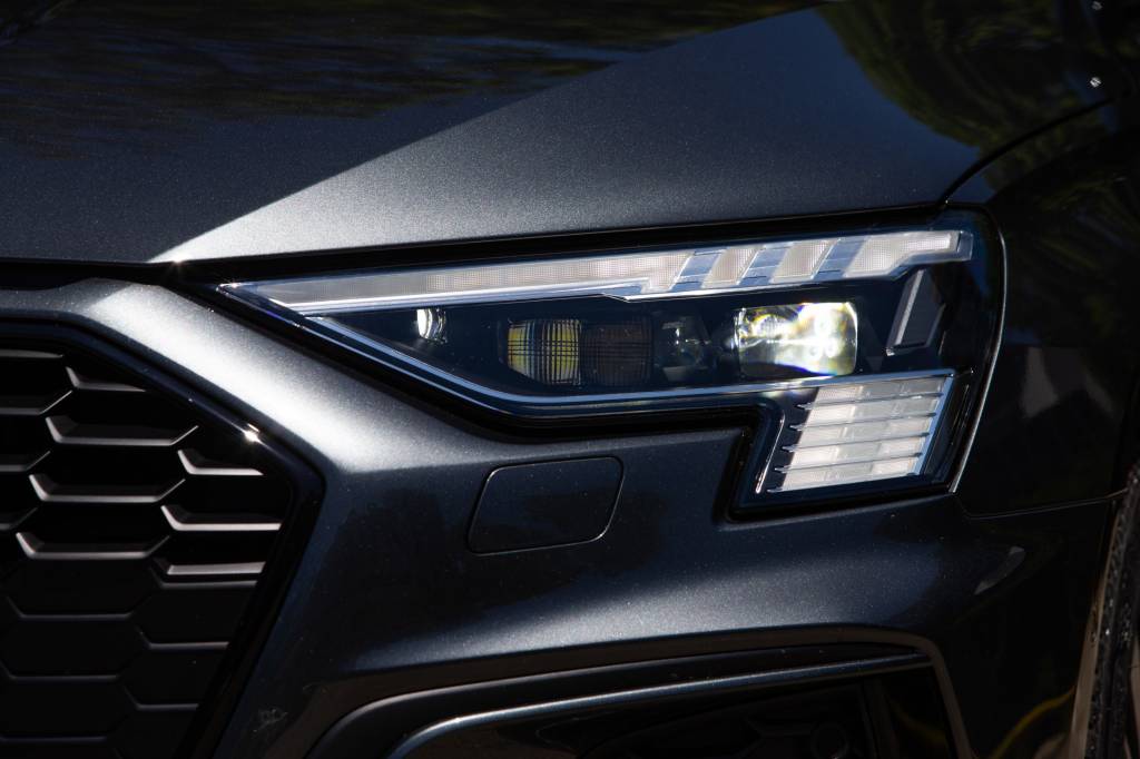 Audi A3 S Line 2 Todas as peças luminosas são em leds, mas há opção de acrescentar faróis com tecnologia Matrix