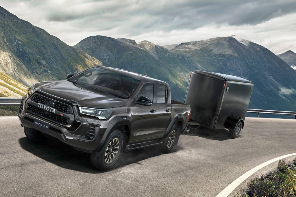 Hilux eu 2 Hilux GR Sport europeia com reboque