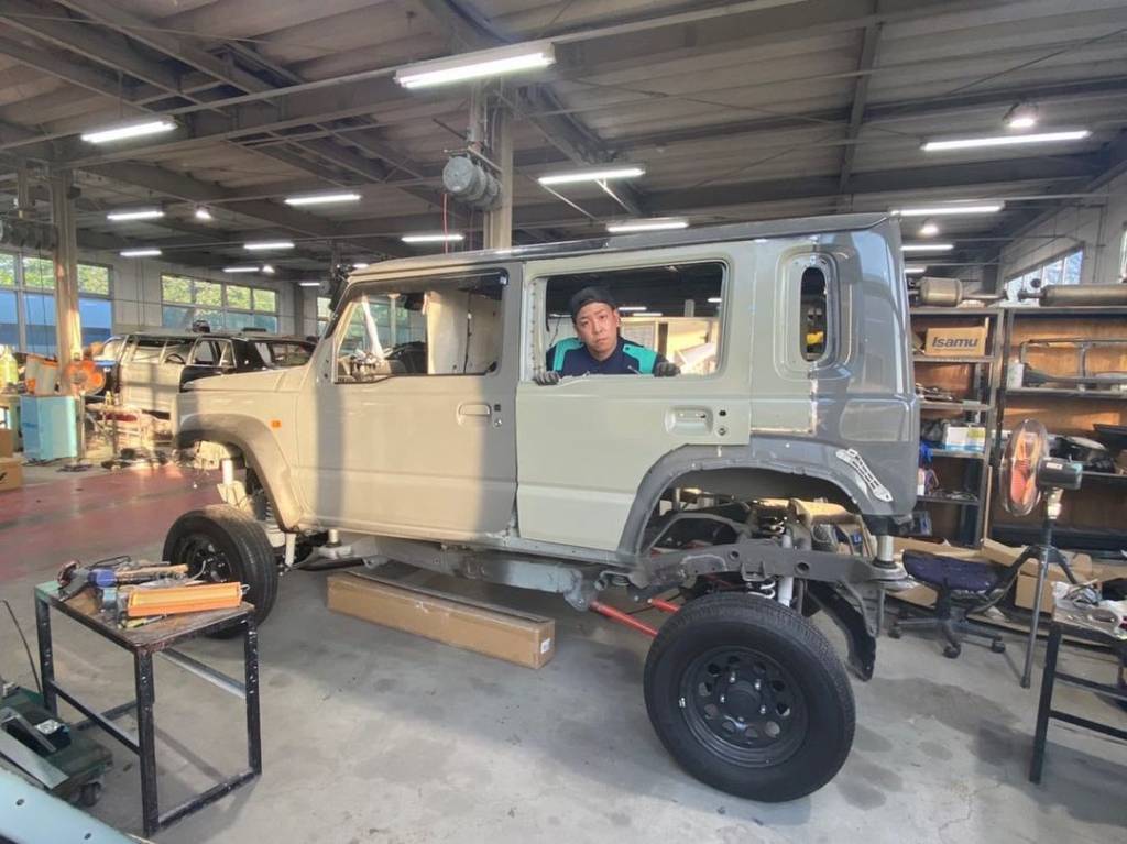 Suzuki Jimny Modificado (5) Corte foi feito logo após a coluna B para novas portas, feitas sob medida, serem incluídas