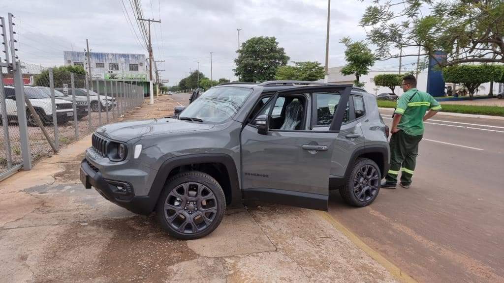 Jeep Renegade 2022 flagra lateral