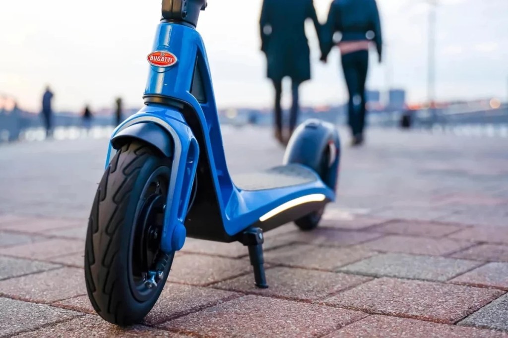 Patinete elétrico da Bugatti tem modo Sport e visual inspirado no Chiron