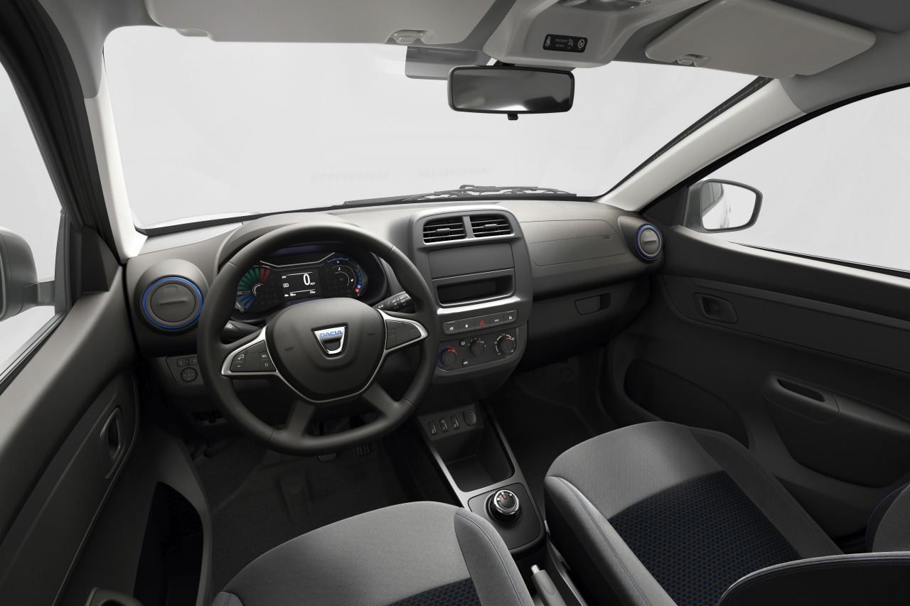 Interior é quase idêntico ao do novo Renault Kwid, com seletor de marcha no lugar do câmbio manual