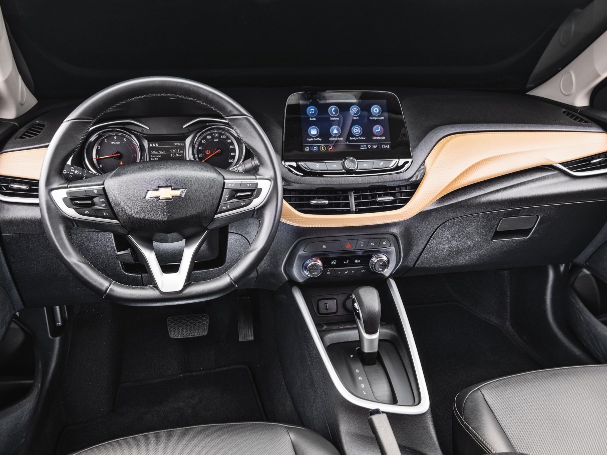 Detalhes novo Chevrolet Onix LTZ plus (sedan) preto ouro negro 2020 