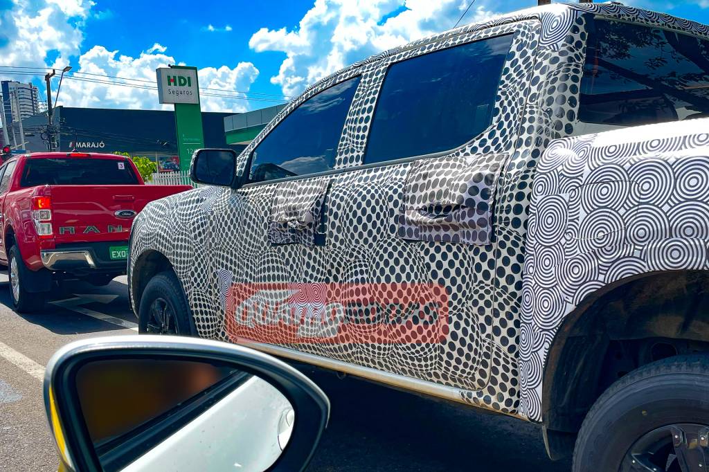 Flagra Nova Ford Ranger 2023-4 Viu um carro camuflado ou tem informações sobre modelos inéditos? Entre em contato conosco!
