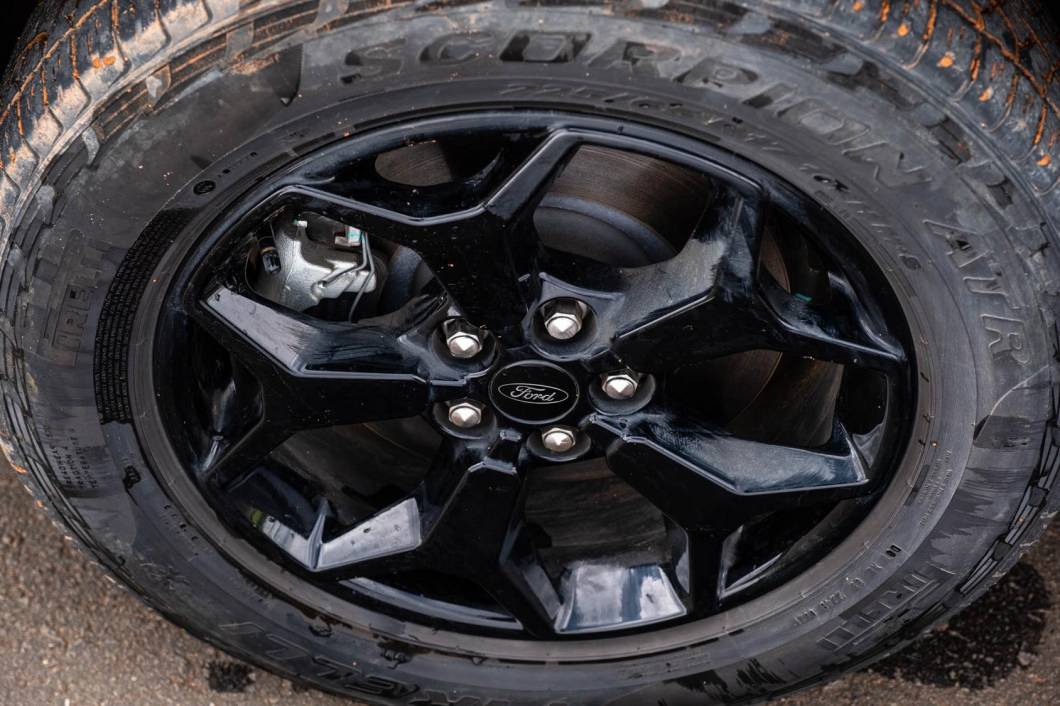 Pacote FX4 inclui rodas pretas, pneus de uso misto e suspensão exclusiva
