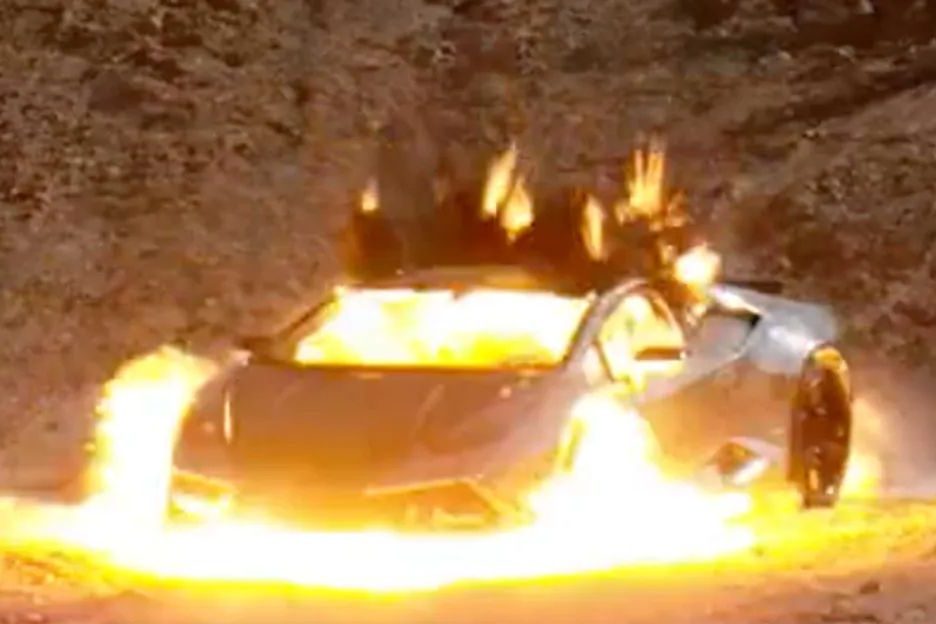 Lamborghini em chamas