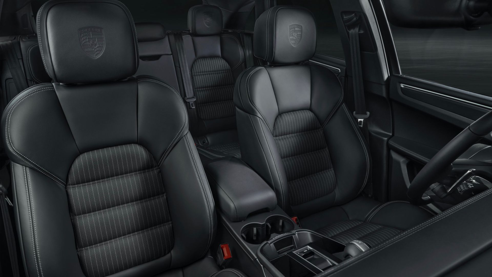 S22_0127_fine Porsche Macan T interior