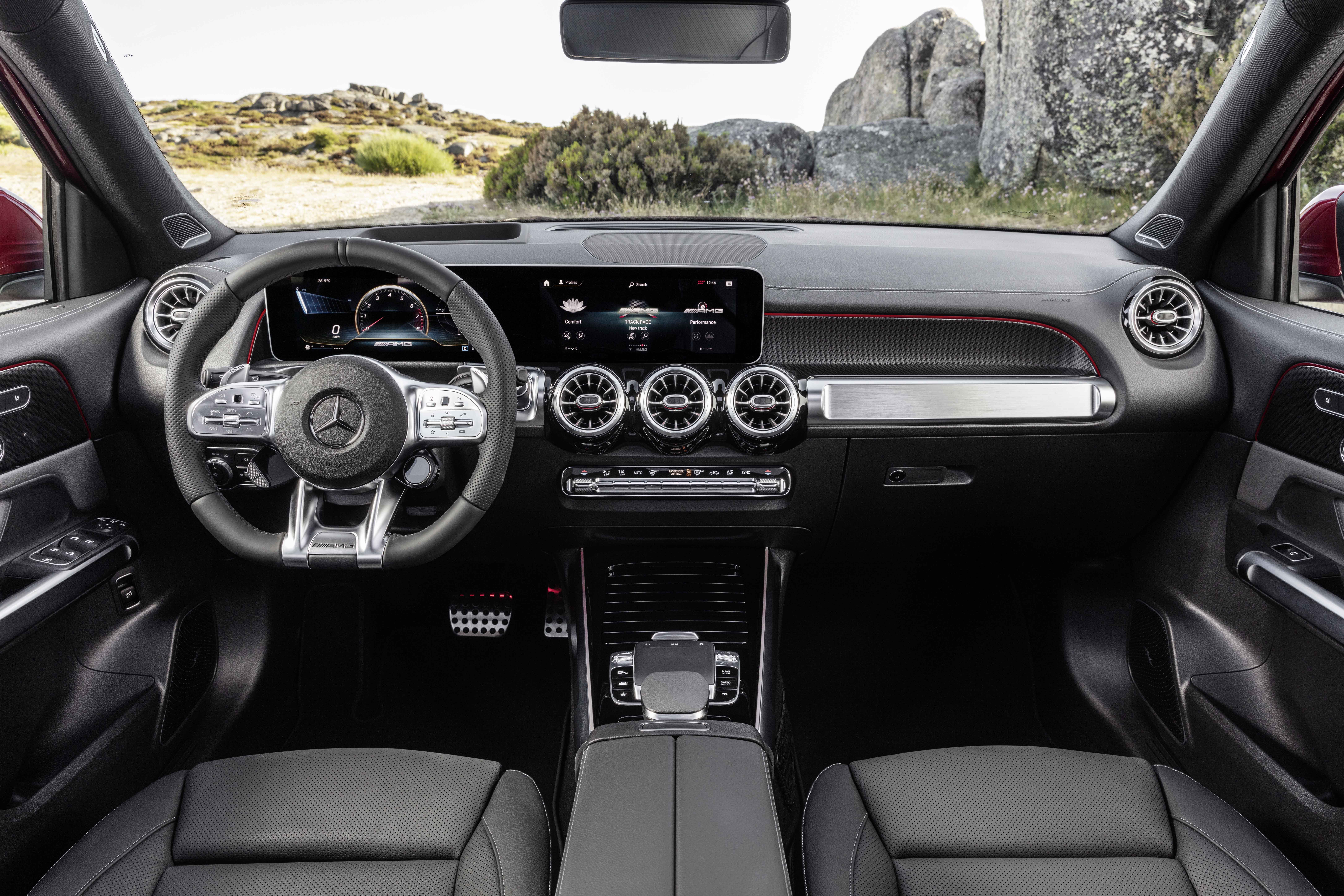 Konkurrenzlos in seiner Klasse: Der neue GLB 35 4MATIC kombiniert mit einer hohen Variabilität, viel Platz und mit hohem FahrspaßUnrivalled in its class: the new GLB 35 4MATIC combines great variability and plenty of space with sheer driving pleasure Mercedes-AMG GLB 35
