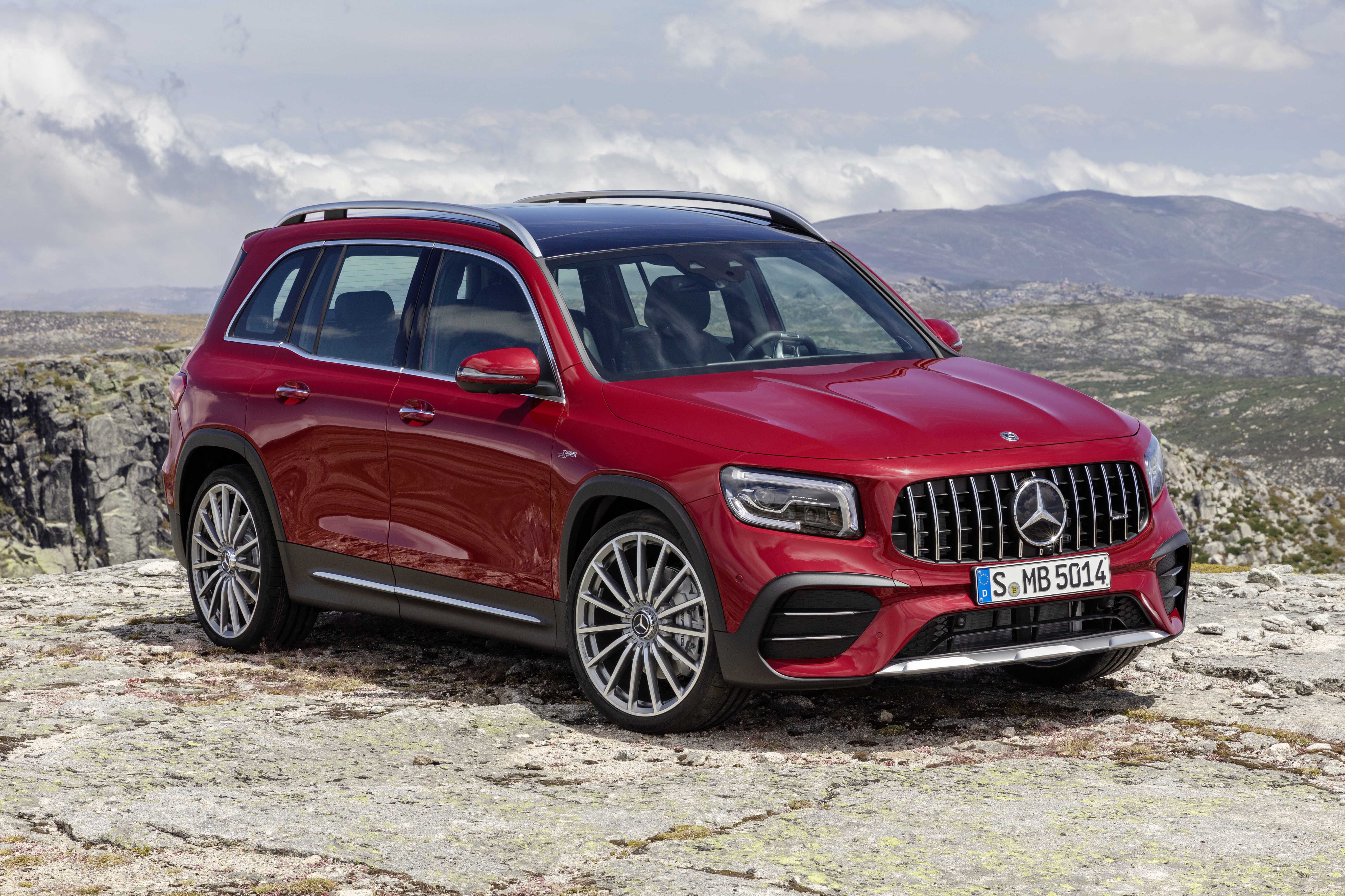 Konkurrenzlos in seiner Klasse: Der neue GLB 35 4MATIC kombiniert mit einer hohen Variabilität, viel Platz und mit hohem FahrspaßUnrivalled in its class: the new GLB 35 4MATIC combines great variability and plenty of space with sheer driving pleasure Mercedes-AMG GLB 35