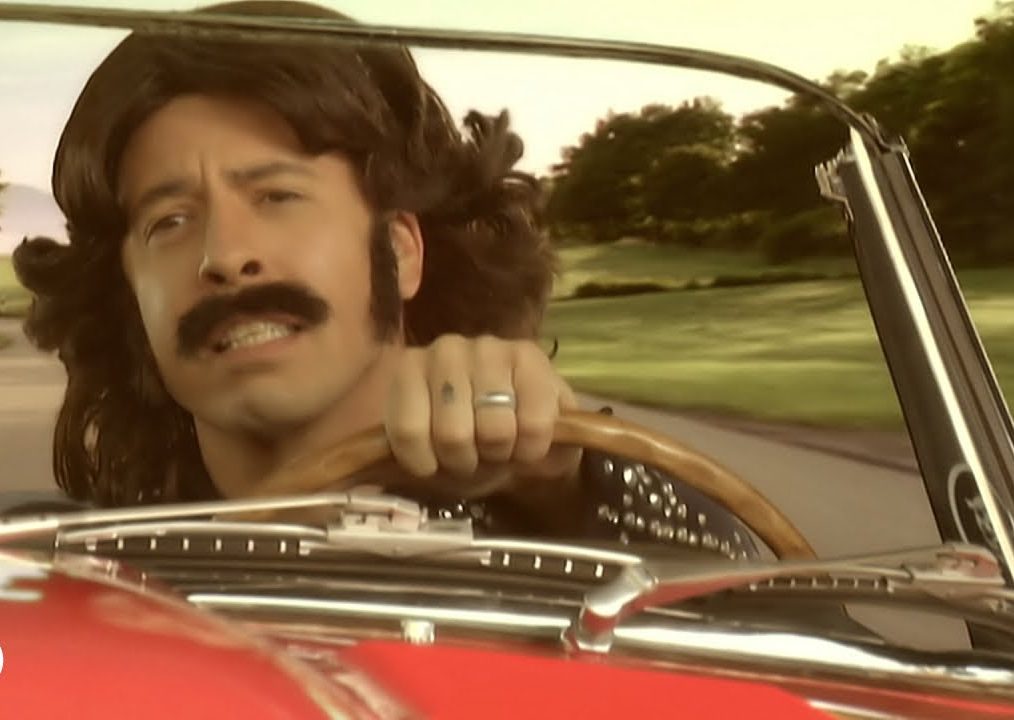 Long Road To Ruin Thumb No clipe da música