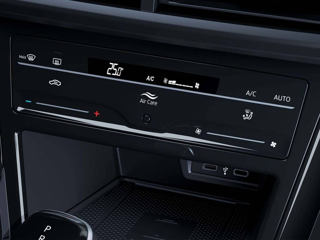 Novo Volkswagen Virtus indiano (11) Controle do ar-condicionado é feito deslizando o dedo sobre a superfície, como na linha ID