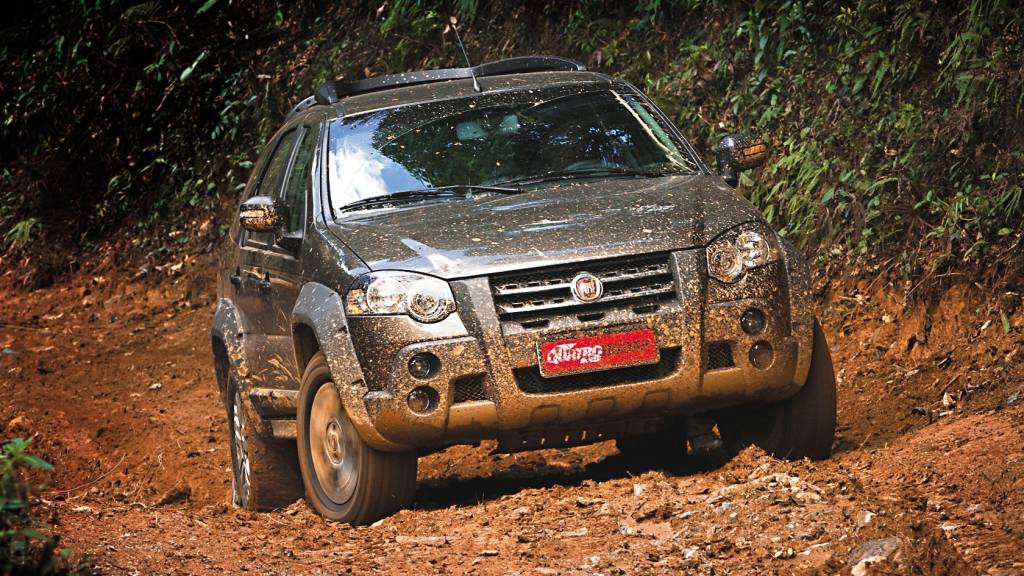 Palio Weekend Adventure Locker, modelo 2008 da Fiat, durante teste da revista Quatro Rodas.