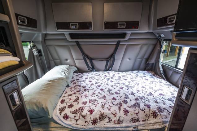 A cabine Sleeper de 78" tem área de descanso de 4m² e cama de casal