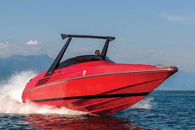 this-ferrari-speedboat-is-more-seahorse-than-prancing-horse-1024×560
