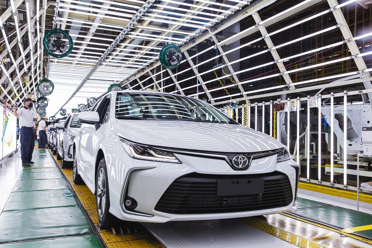 Toyota Corolla 2024 tem primeiros detalhes revelados; veja o vídeo