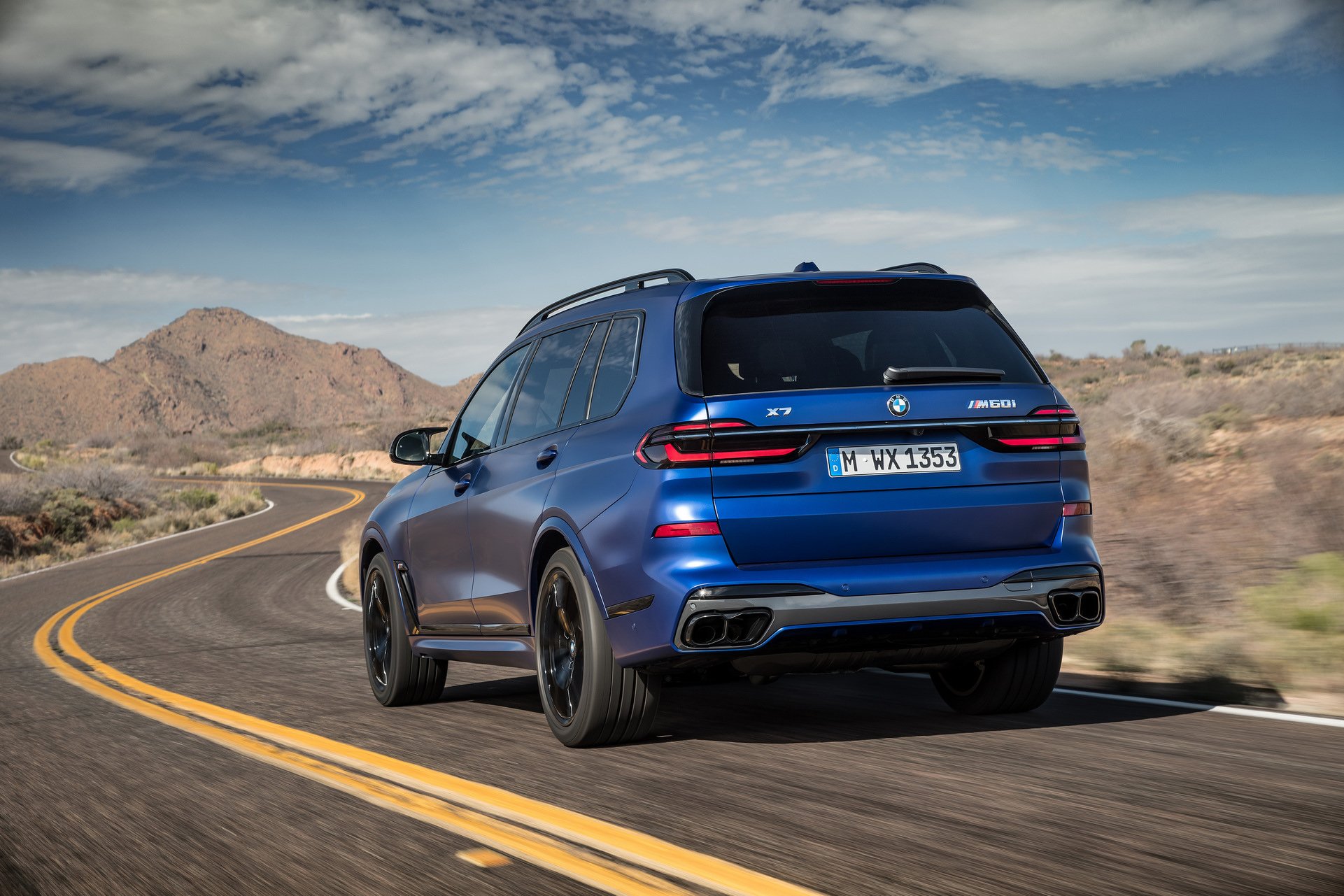 2023-BMW-X7-5 traseira x7