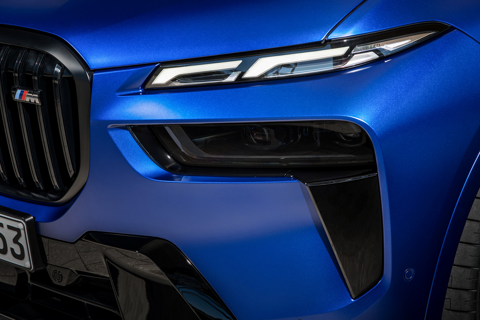 2023-BMW-X7-8 BMW X7 DETALHE FAROL