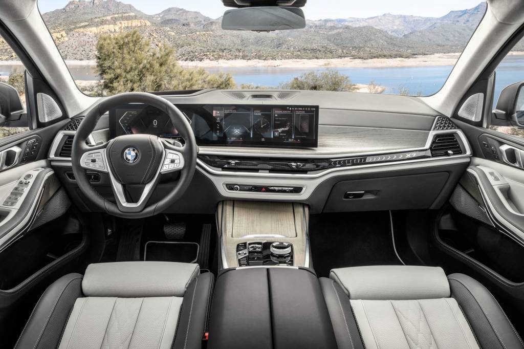 BMW X7 INTERIOR