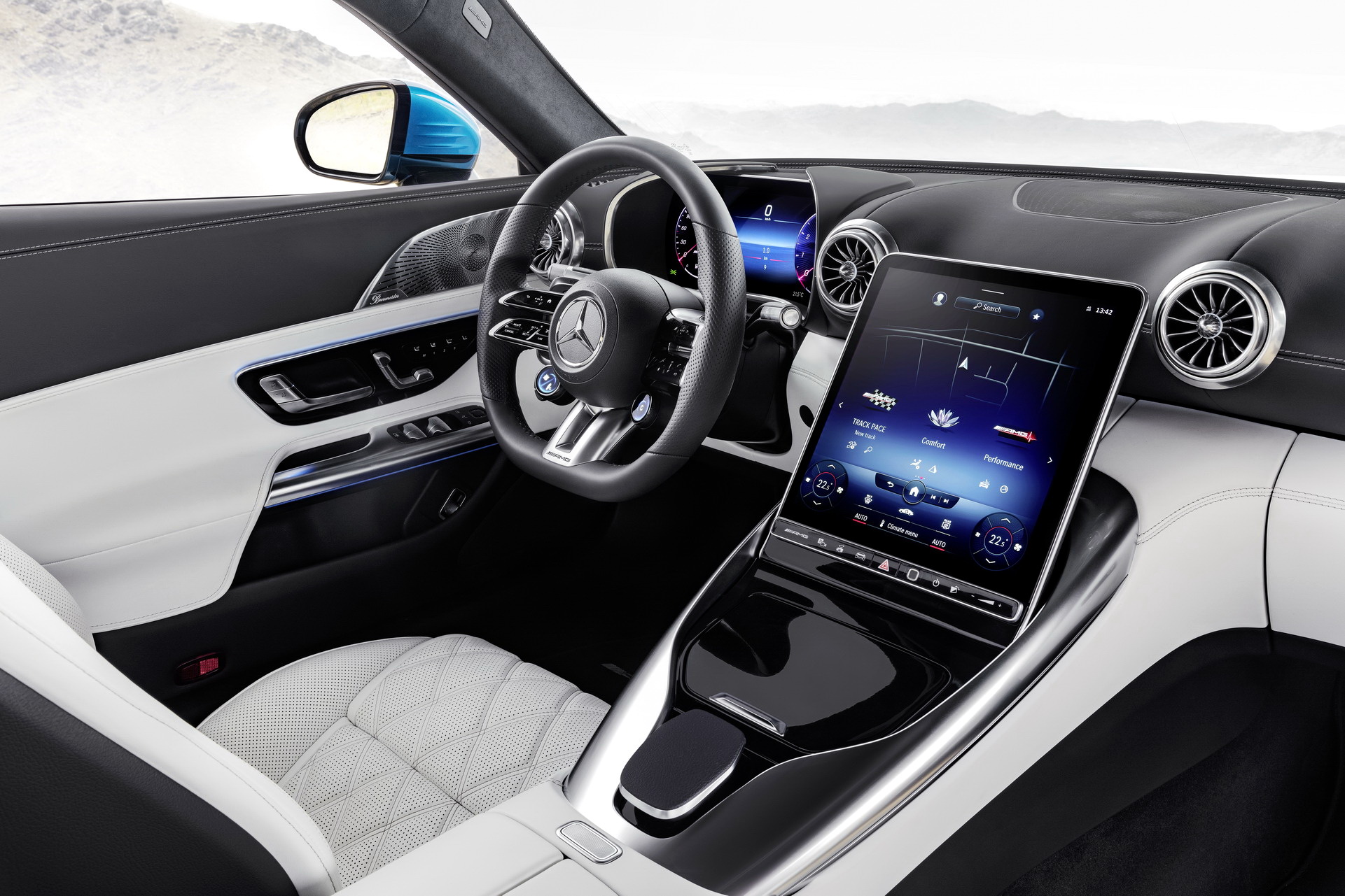 2023-Mercedes-AMG-SL-43-40 Mercedes-AMG SL 43 interior